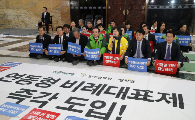 손학규 이어 이정미도 단식…"민주·한국 기득권 지키기 찰떡궁합"