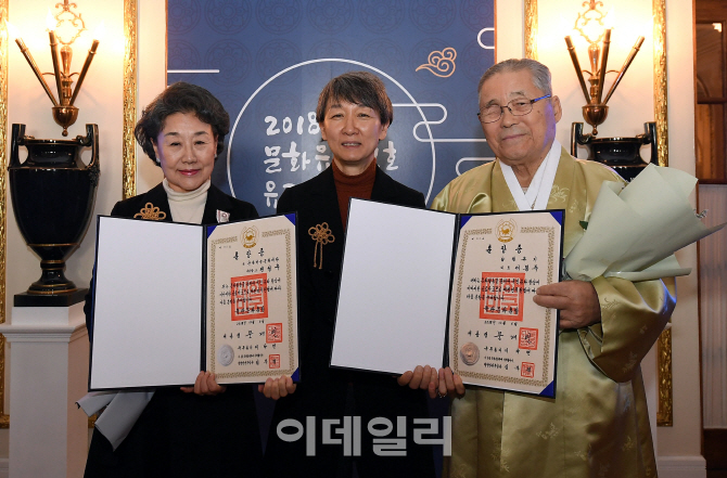 [포토] 문화유산 보호 '옥관 문화훈장 ' 수상자