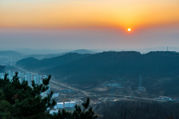  한 해를 위로 받다…가까워서 더 좋은 서울 낙조 명소