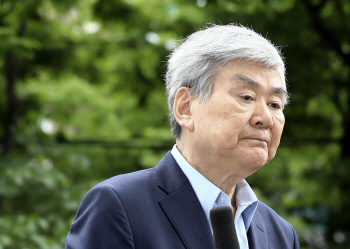 한진그룹 “조양호 회장, 약사 면허 대여해 약국 운영한 적 없다”