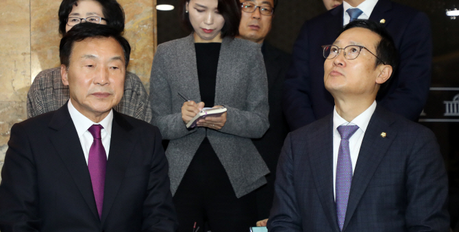 갈라진 범여권…민주당, 정국주도권 흔들리나