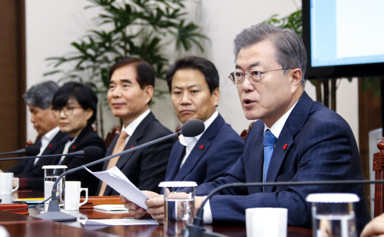 文대통령, 金답방 노코멘트…강릉선 KTX 사고에 고강도 쇄신책 주문(종합)