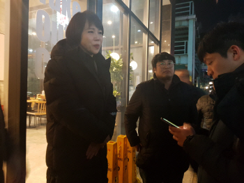 분신 택시기사 안치 병원 찾은 정치권 "카풀 상생방안 위해 노력"