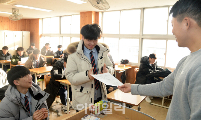 [2019업무보고]고교 무상교육 내년 첫 시행…고3부터 지원