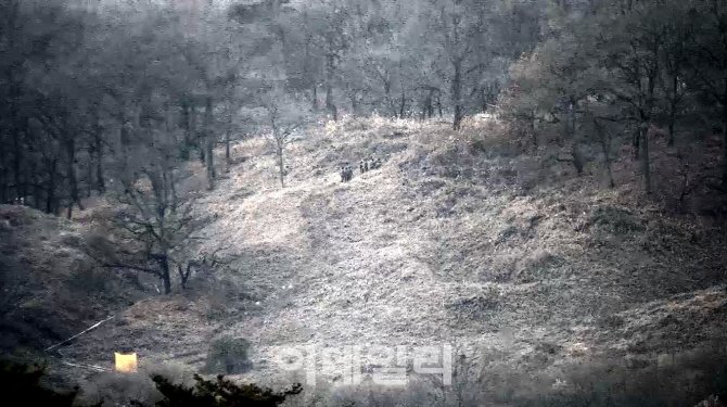 김정은 답방엔 침묵, 합의 이행 접촉은 계속…남북 첫 GP 철거 상호검증