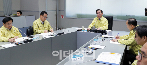 연이은 기반시설 안전사고…김부겸 “안전에 대한 투자 더이상 미뤄선 안 돼”