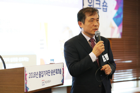 위성백 “고금리 장사 저축은행에 예보료 더 물리겠다”