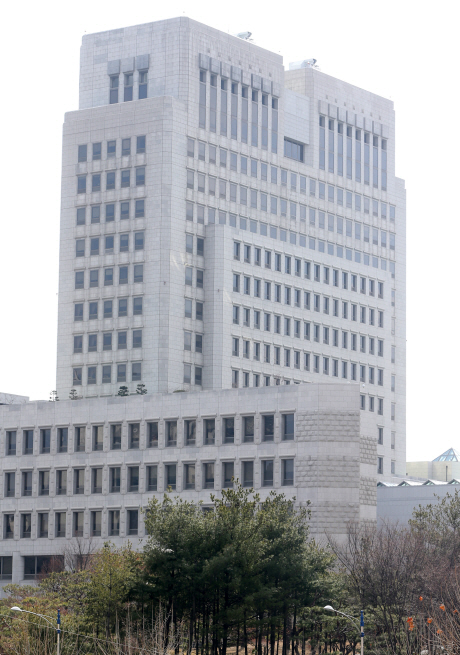 '전자법정 입찰특혜 혐의' 前 법원행정처 직원 구속