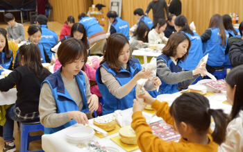 서민금융진흥원, 아이들과 '크리스마스 케이크 만들기' 사회공헌활동