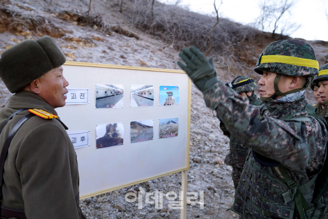 [포토]철원 중부전선에서 만난 南-北