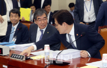금융위·금감원 예산 갈등 풀리나…한국GM 법인분리 문제도 '분수령'
