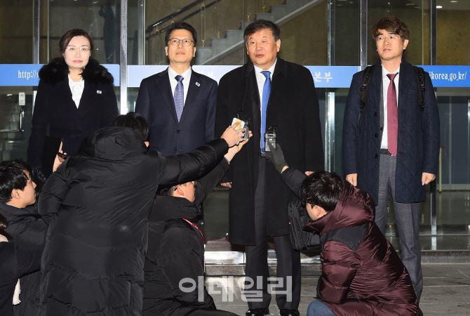 [포토]남북체육분과 회담에 앞서 취재진 질문에 답하는 노태강 문체부 2차관