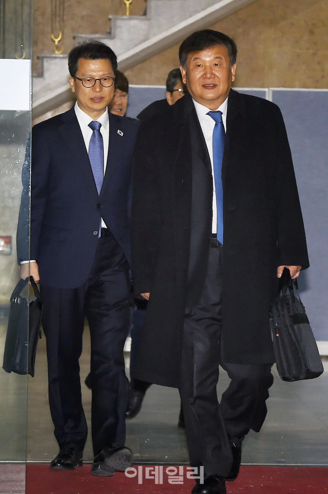 [포토]남북체육분과 회담 참석하기 위해 나서는 노태강 문체부 2차관