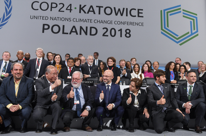 간신히 지킨 파리기후협정…COP24 진통 끝 극적 타결