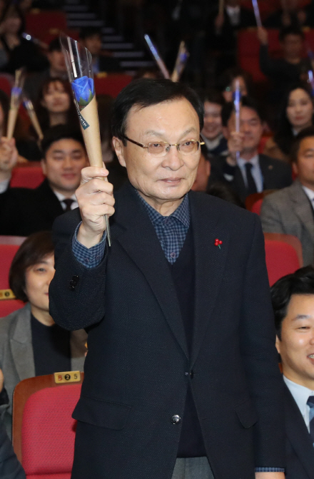 이해찬 “청년 많아야 집권”…청년비례대표 부활시사