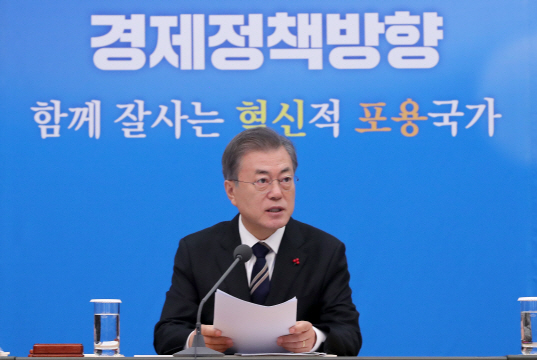 文대통령 “불공정거래 관행 개선 및 대기업집단 순환출자 거의 해소(속보)