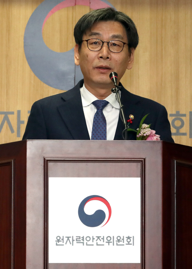 [포토]엄재식 원안위 위원장, 취임