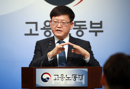 [2019 경제정책방향]단축근로 계도기간 연장…최저임금 구조개편안 내달 공개