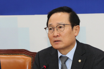 우윤근 의혹..與“청와대 충분히 해명”vs野 “제식구 감싸기”
