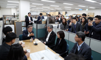 文대통령, 산자부·농림부·환경부 업무보고…"소통강화·정책성과 점검"