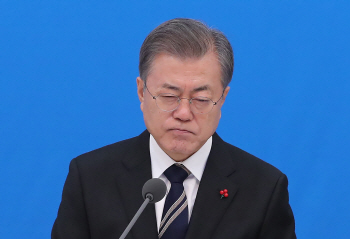  ‘지지율 50% 붕괴’ 文대통령은 정말 위기인가?