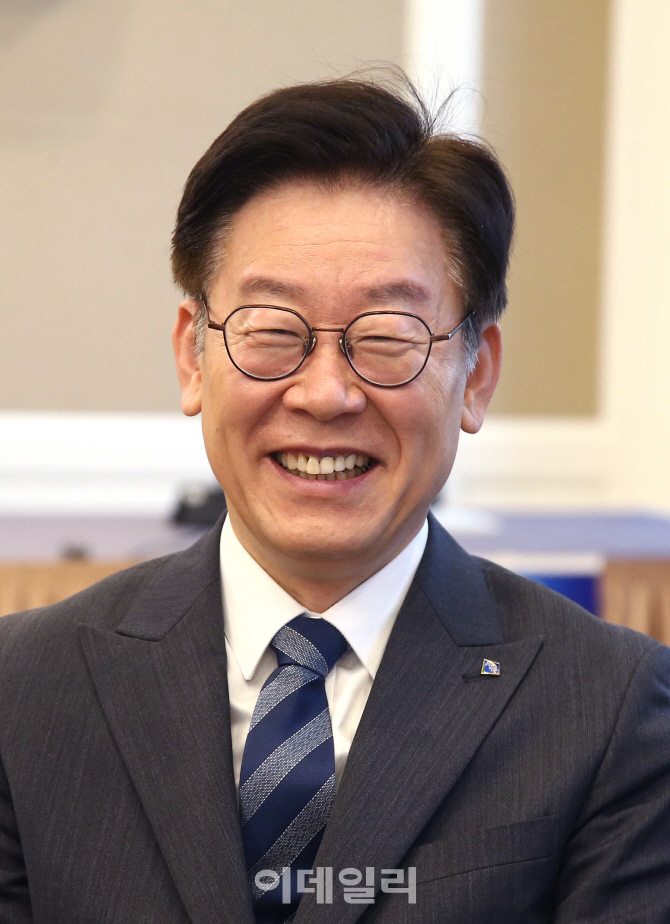 [포토]미소짓는 이재명 경기지사