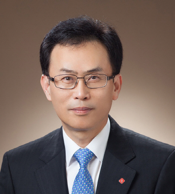 롯데그룹, 정기인사서 BU장 2명 교체…화학 김교현·식품 이영호(상보)