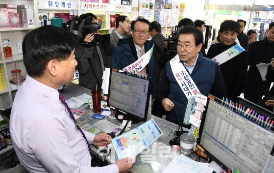 냉담한 가맹점주·소비자…요란했던 `제로페이`의 초라한 출발