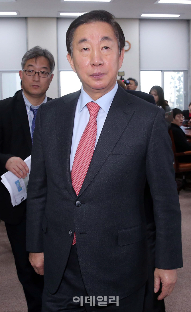 [포토]회의실 나서는 김성태 의원