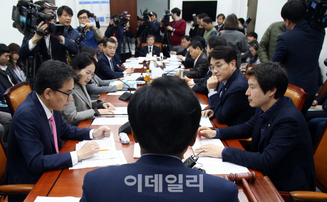 [포토] '유치원3법' 심의위해 열린 교육위원회 법안심사소위