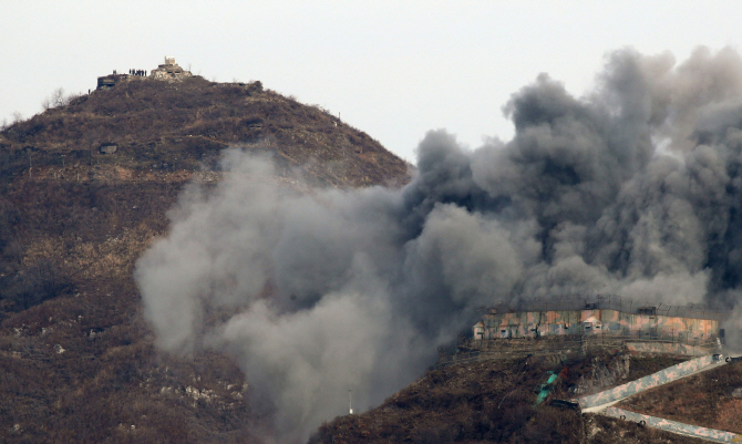 [`19 국방부 업무보고]남북군사합의 적극 이행…국방장관·합참의장 '핫라인' 구축