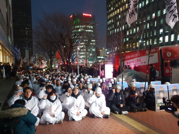 "내가 김용균이다!"…비정규직 노동자들, 대책 마련 촉구 촛불행진