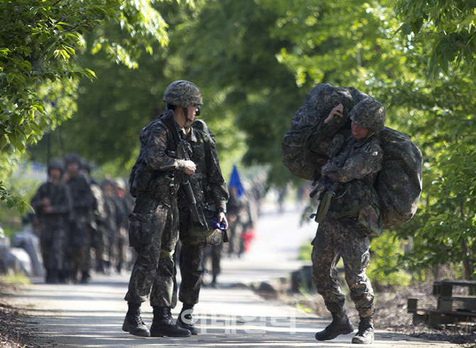 軍 장병들이 뽑은 '연말 꼭 만나고 싶은 사람' 1위는?…가족