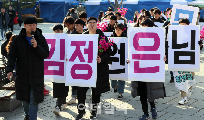 [포토]'김정은 북한 국무위원장 방문 환영 행진'