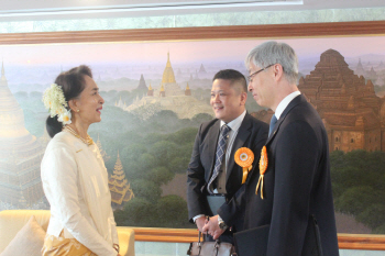 김현철, 한·미얀마 ‘우정의 다리’ 착공식 참석…아웅산 수치와 면담