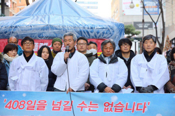'굴뚝농성 408일째' 파인텍 안갯속…"노사 갈등 해결책 마련 시급"