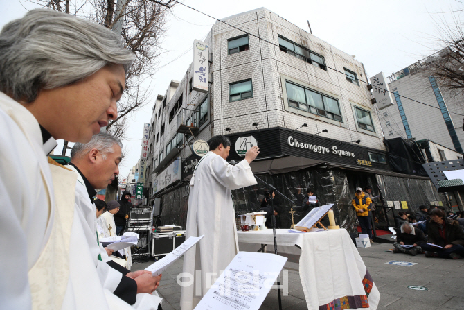 “이름 없던 이들에게도 사랑을”…국일고시원 화재 피해자 추모 예배