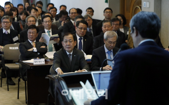 [대학 재정난]등록금 수입 감소→강좌·연구비 축소→경쟁력 하락 `악순환`