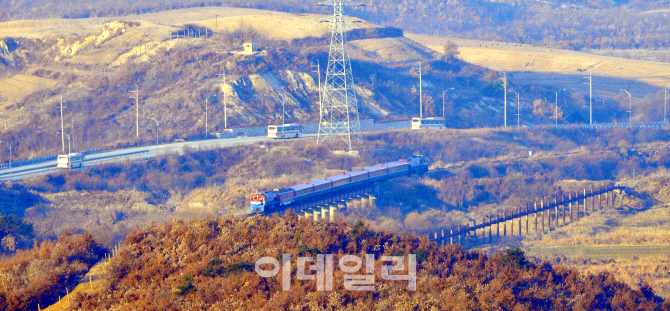 [포토]'CIQ 지나서 판문역으로'