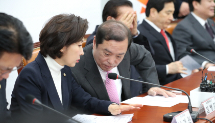 남북철도착공식 '불참한' 한국당…“붕어 없는 붕어빵” 맹폭