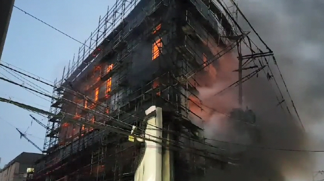 [포토] 청담대교 인근 신축공사장 빌딩 화재