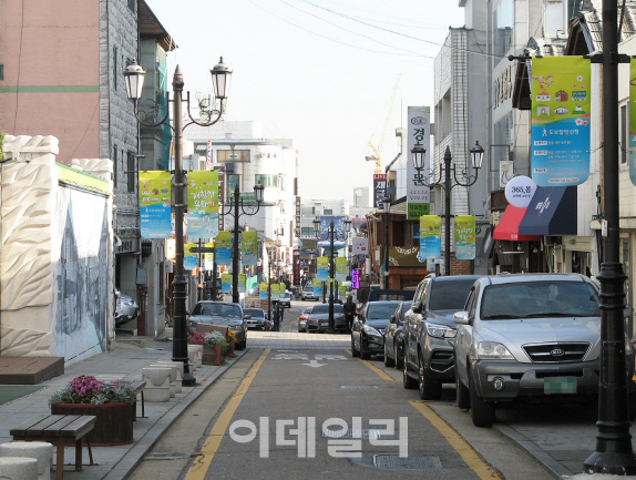 인천 개항장 문화지구 불법주차로 몸살…보행자 안전까지 위협