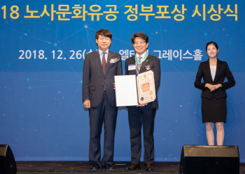 박남주 풀무원식품 대표, 노사문화 정착 공로 ‘은탑산업훈장’