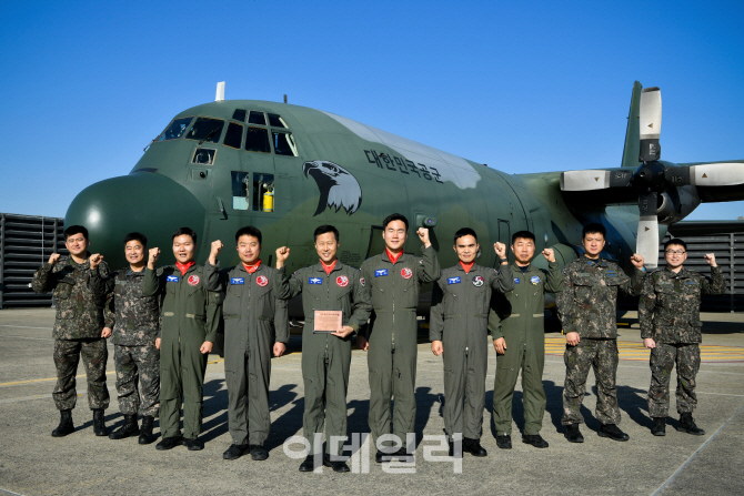 사이판 태풍 때 국민 구조 작전, 공군 장병·수송기에 장관 표창