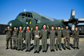 사이판 태풍 때 국민 구조 작전, 공군 장병·수송기에 장관 표창