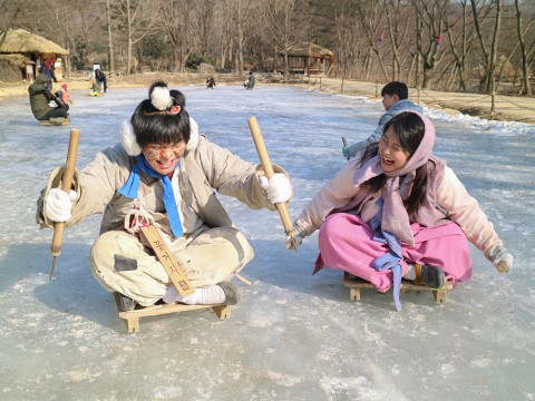 한국민속촌에 썰매 타고 빙어 잡으러가자