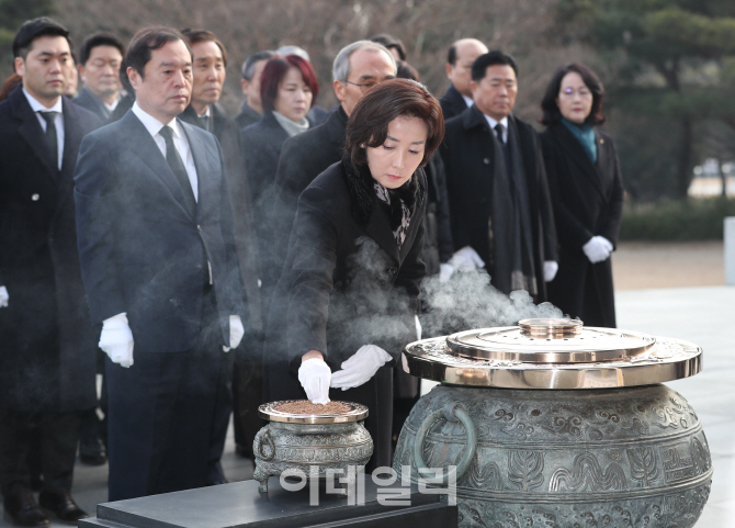 [포토]분향하는 나경원 한국당 원내대표