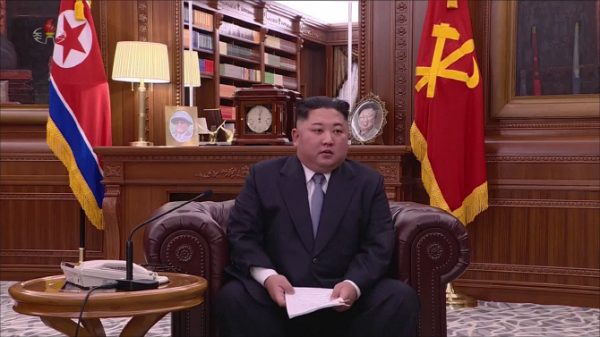 김정은 "북남 새로운 단계, 우리민족끼리 힘 합쳐나가야"