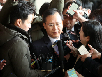 사법농단 수사받는 박병대 前 대법관에…난감해진 신한금융