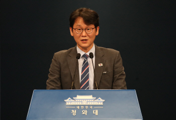 文정부 첫 춘추관장 권혁기 "멋진 넥스트 준비"…20개월 임무 마치고 총선준비